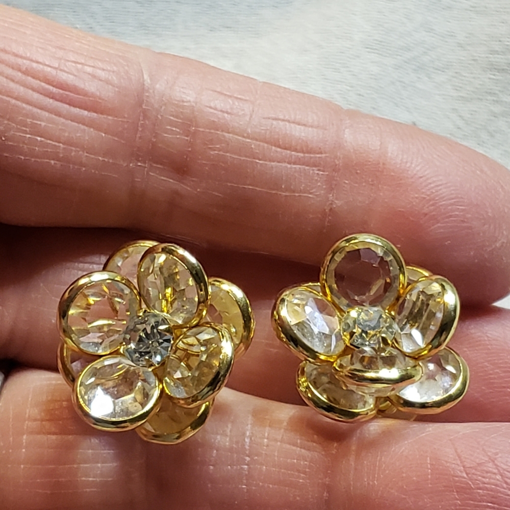 Vintage Goldtone 1980's Avon Glass 3-D  Floral Pierced Earrings